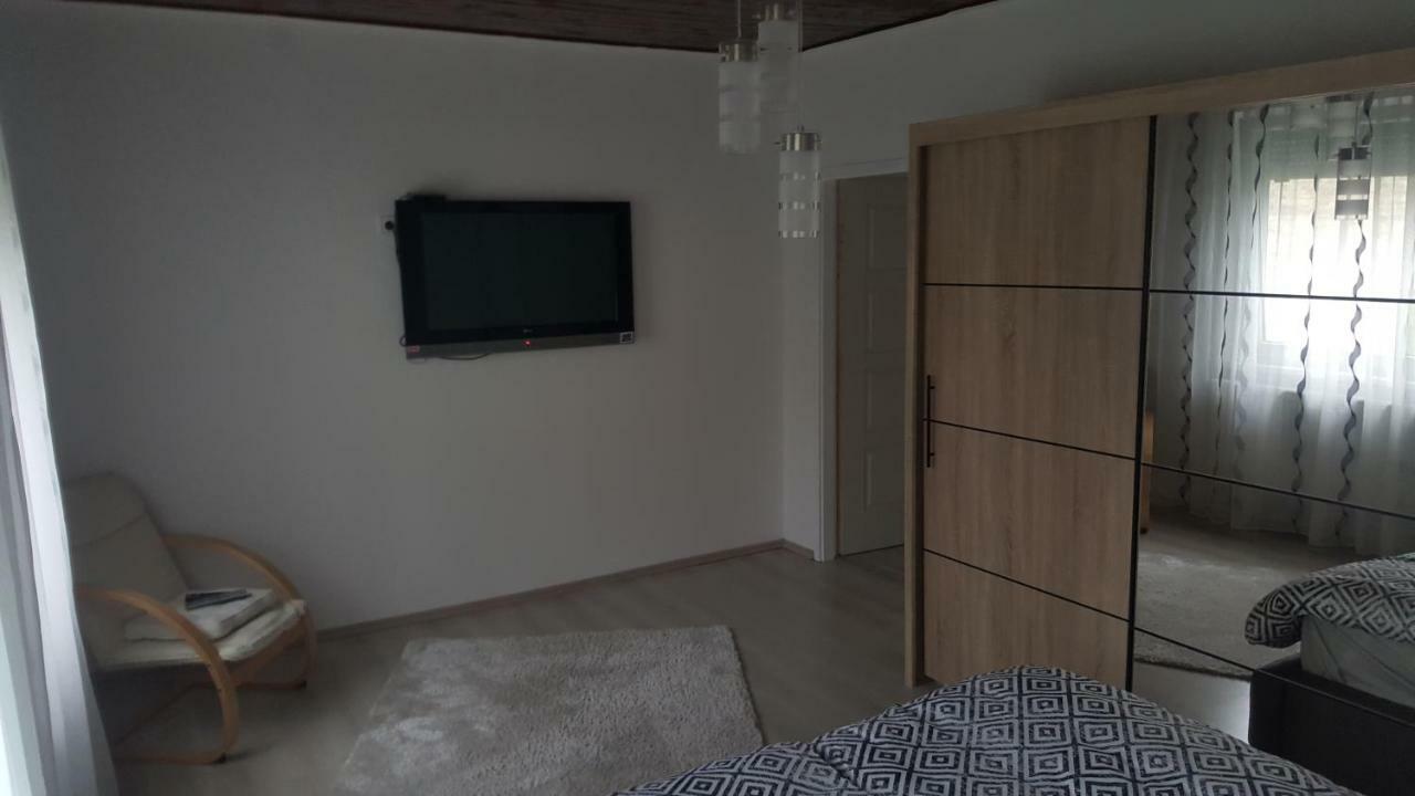 Gutenberg Utca Apartman แซแก็ด ภายนอก รูปภาพ